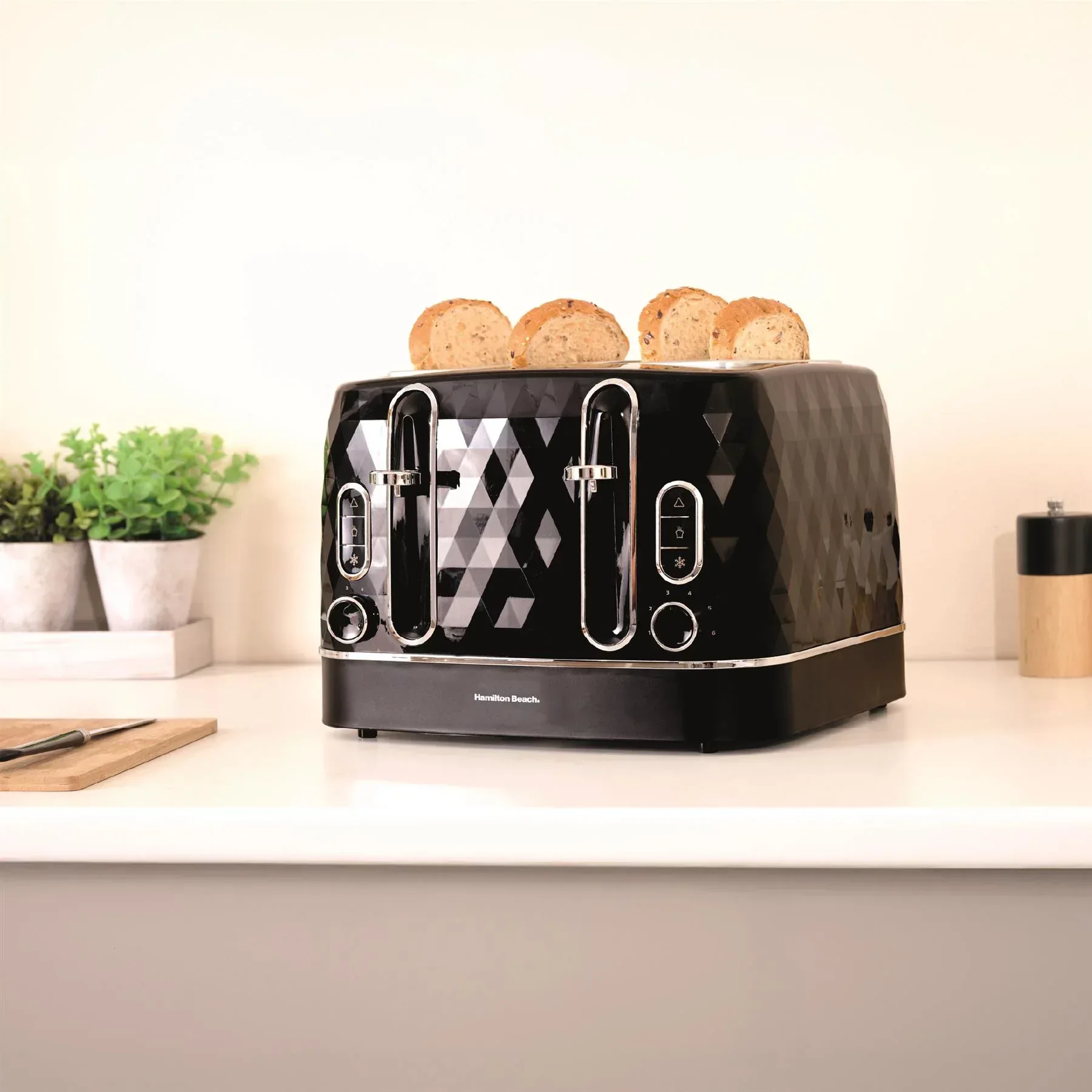 Hamilton Beach Diamond Kettle, Toaster & 20L Retro Microwave Set - Black - Image 4