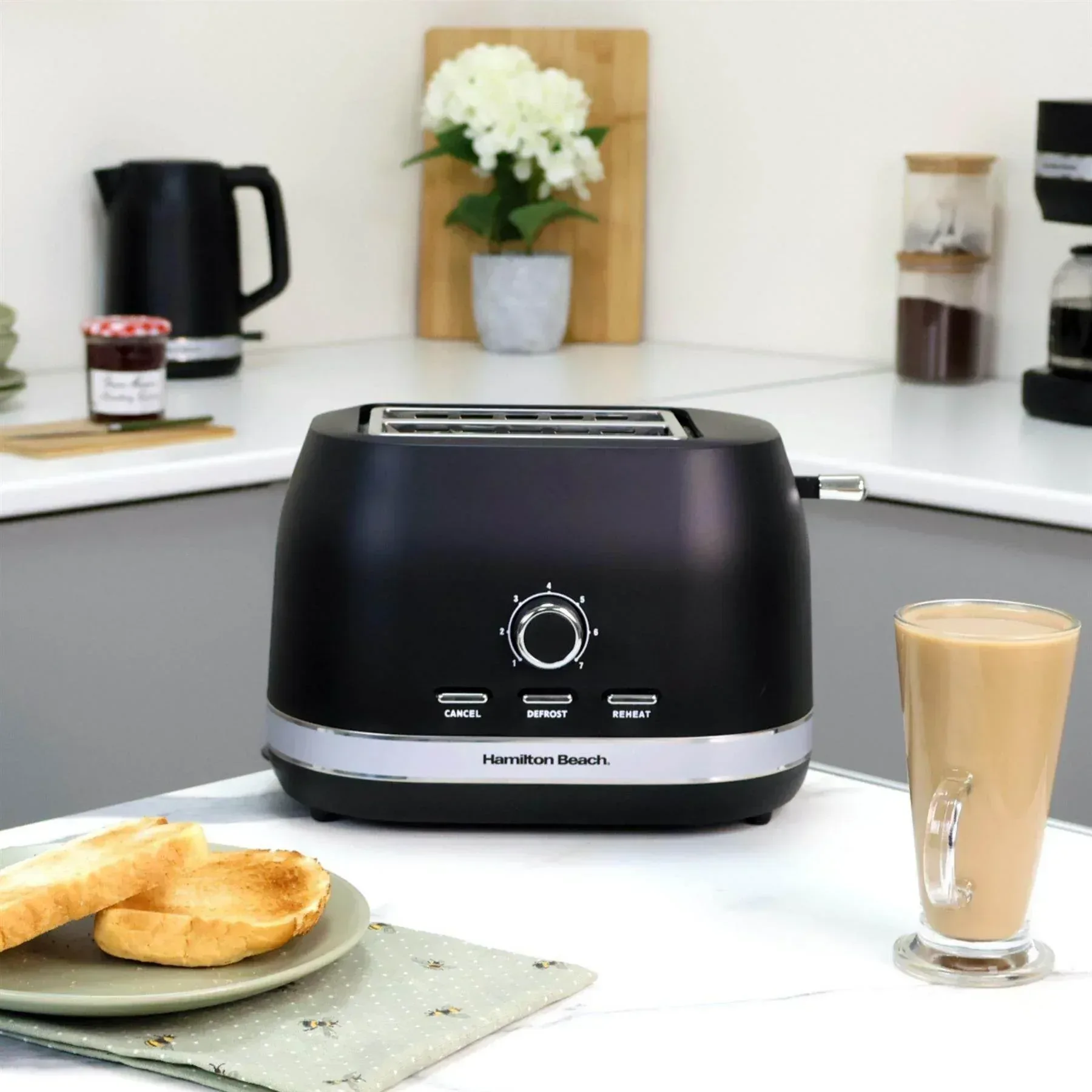 Hamilton Beach Ella Kettle & Toaster Set - Matte Black - Image 4