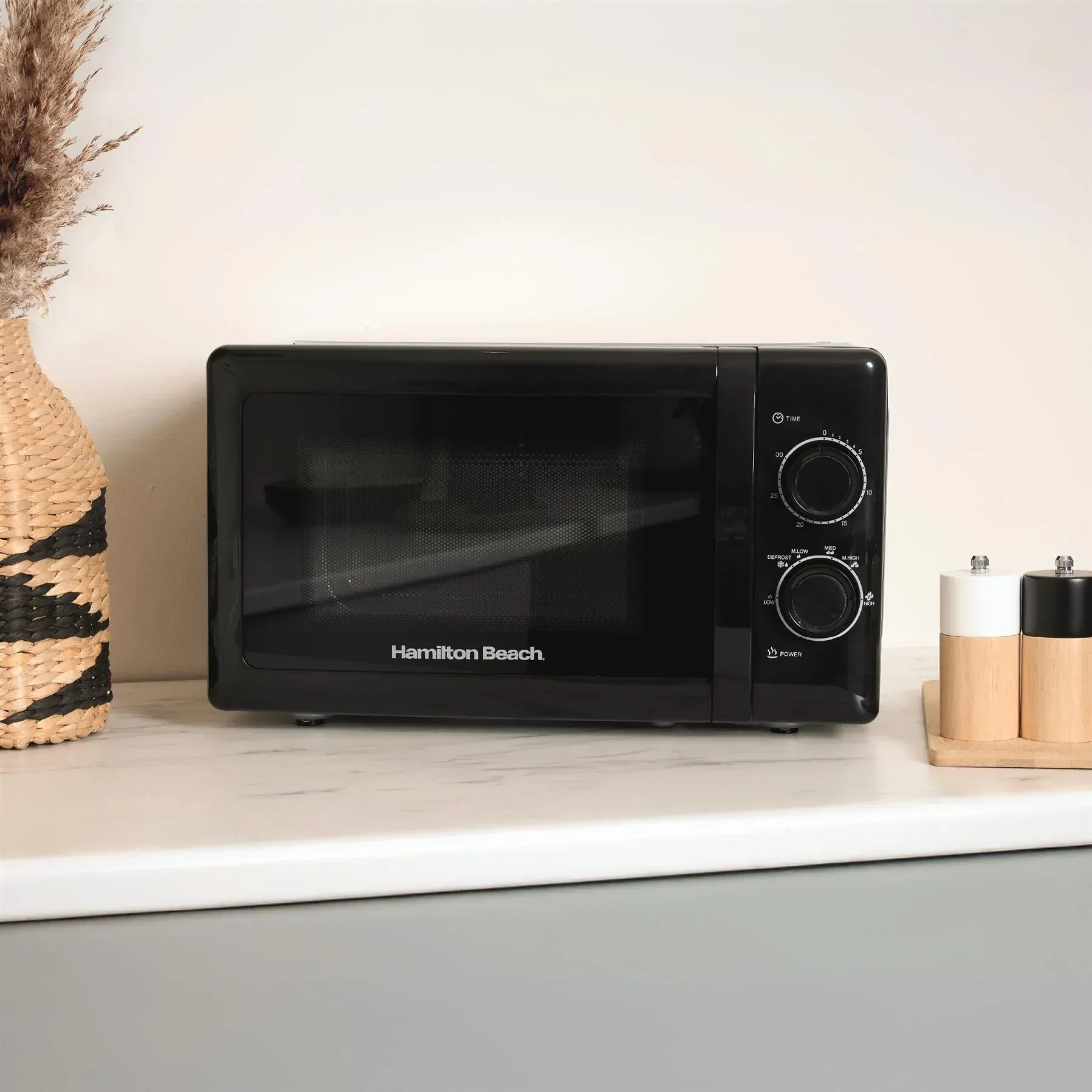 Hamilton Beach Essentials Kettle, Toaster & 20L Stainless Steel Cavity Microwave Set - Black - Image 4