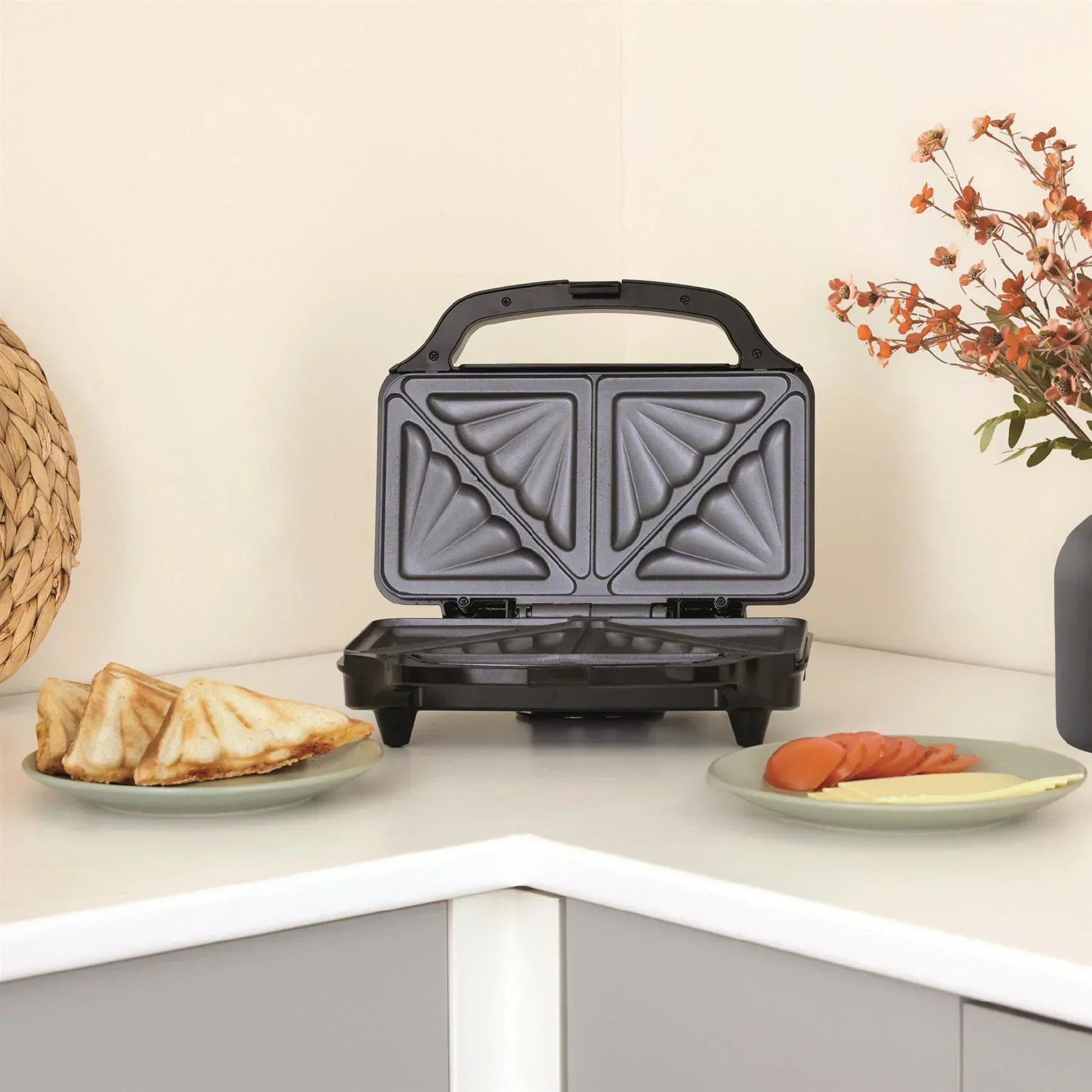 Hamilton Beach Essentials Kettle, 4 Slice Toaster & Deep Fill Sandwich Toaster Set - Black - Image 8