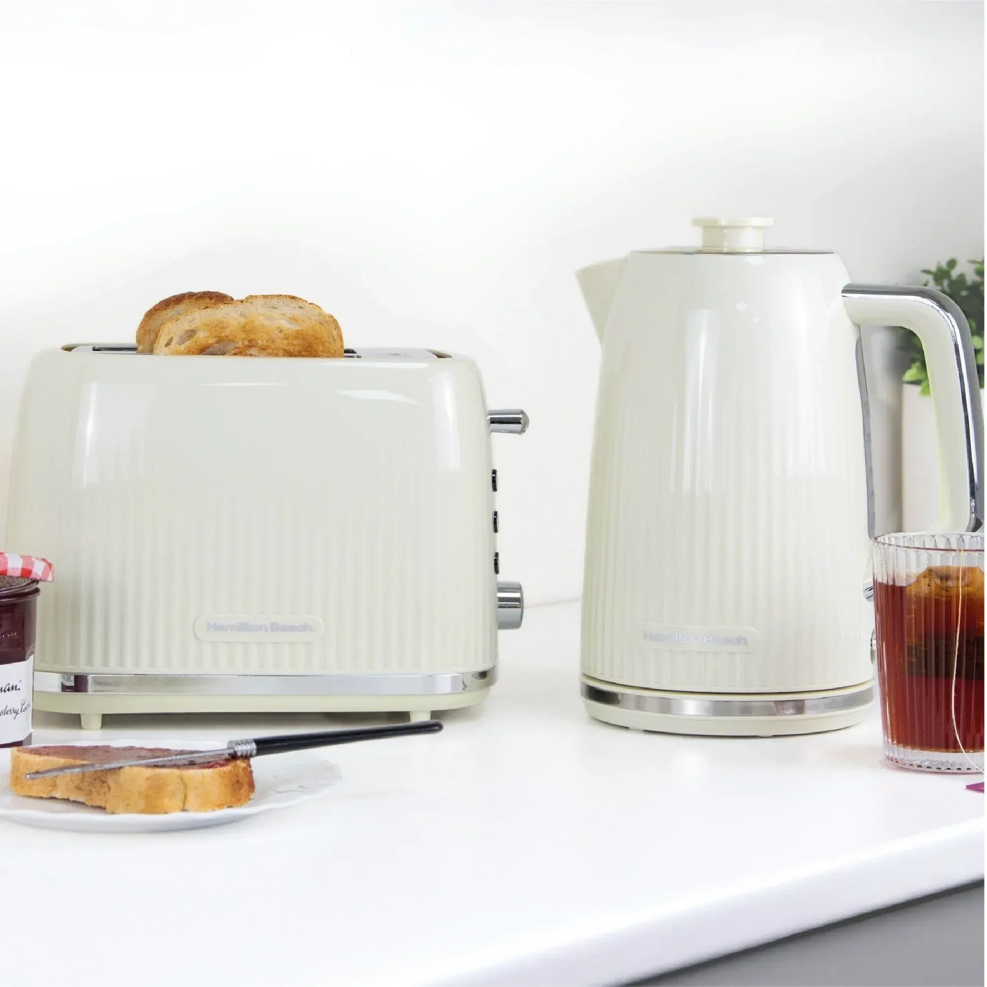 Hamilton Beach Miami 1.7L Kettle Sand - Image 3