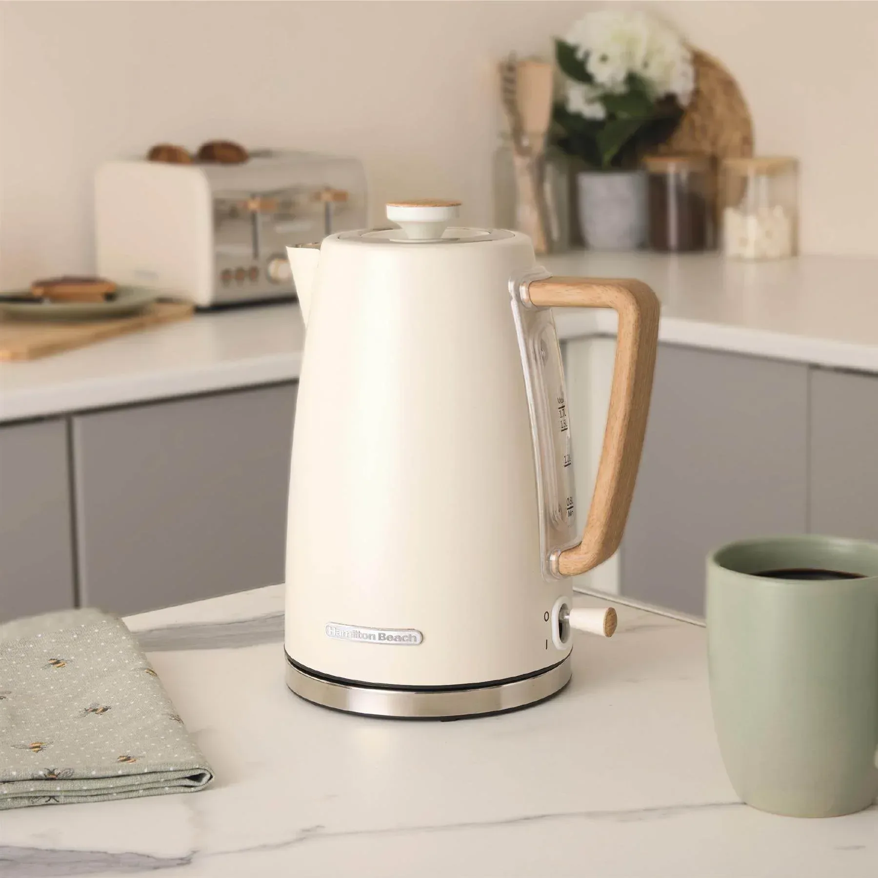 Hamilton Beach Scandi Classic Kettle & Toaster Set - Cream - Image 3