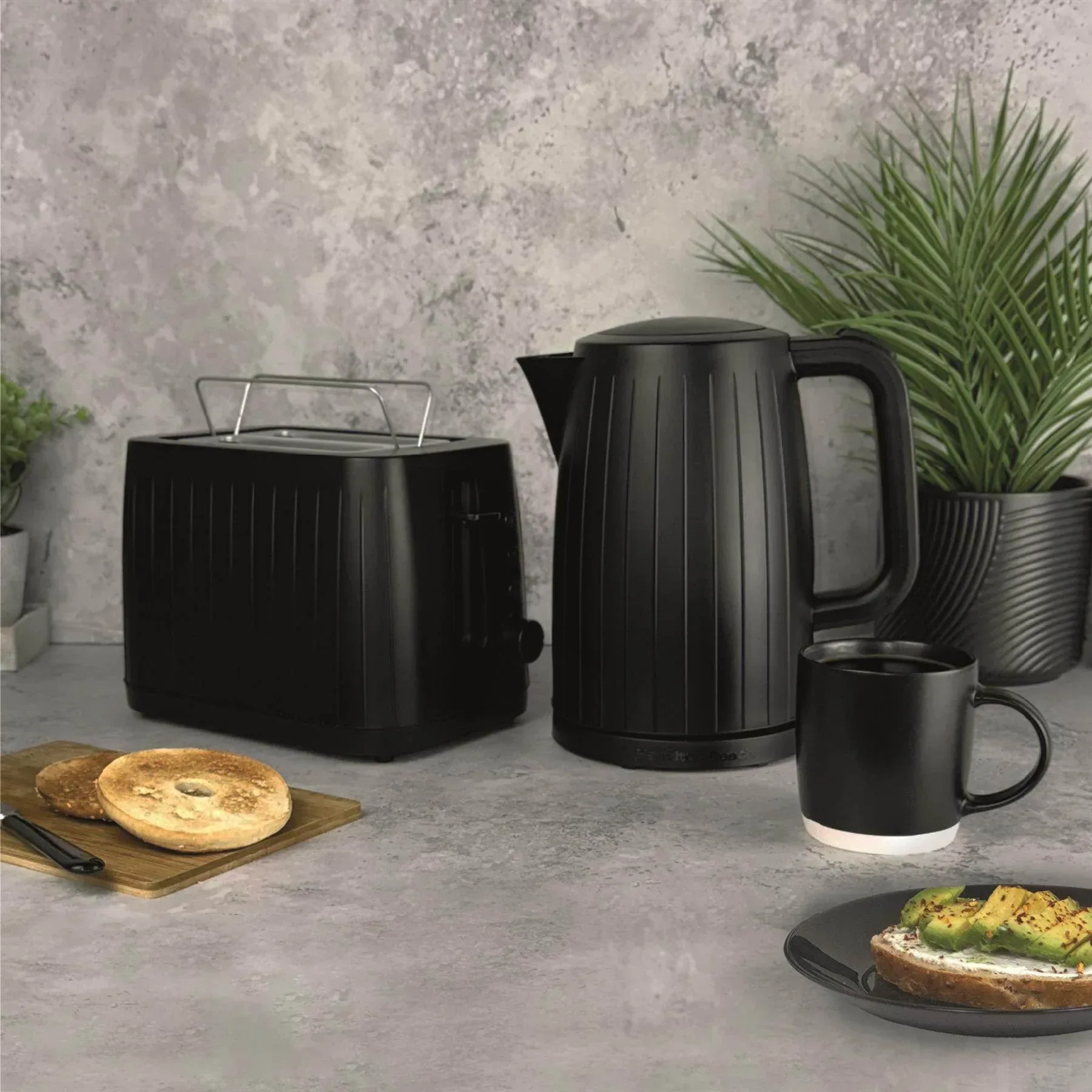 Hamilton Beach Stealth 1.7L Textured Kettle - Matte Black - Image 4