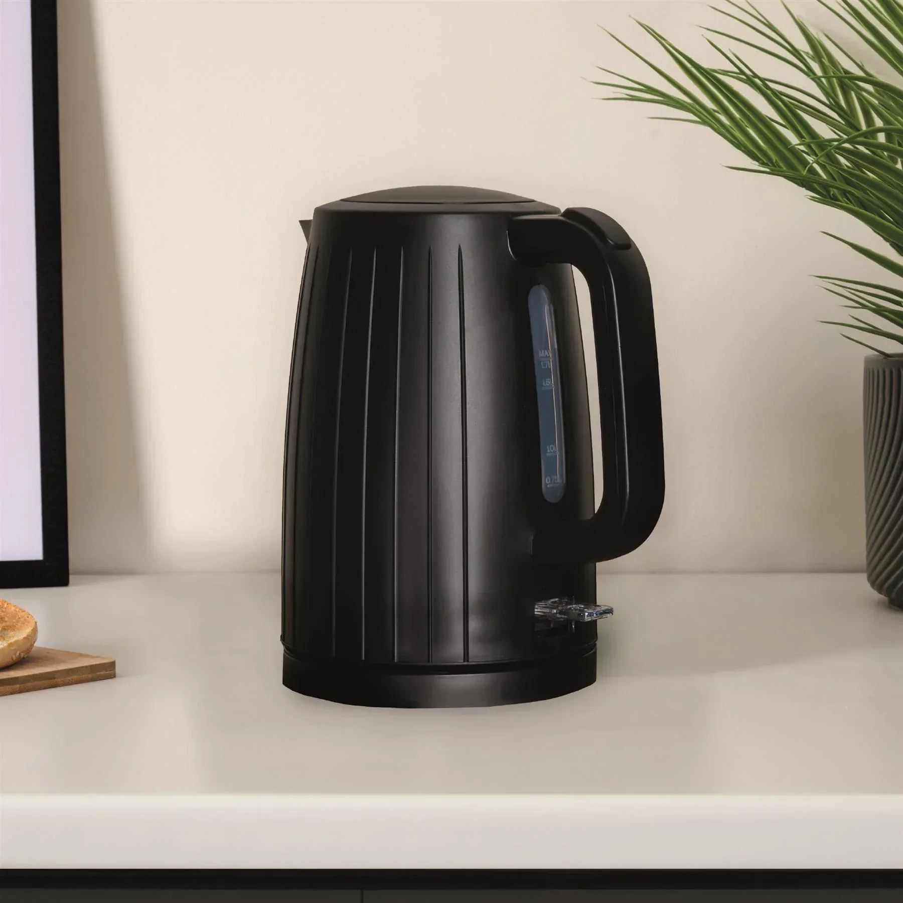 Hamilton Beach Stealth Kettle, Toaster & 20L Retro Microwave Set - Black - Image 2